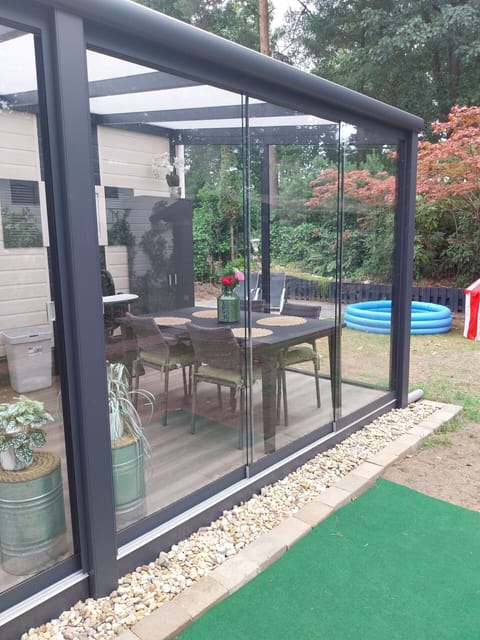 The seirre with garden furniture from BPW 1105 Bospark 't Wolfsven - EEZZ