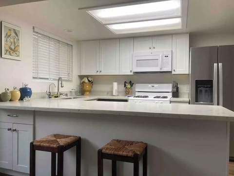 Newly remodeled full kitchen.