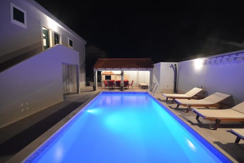 Holiday Home Swimming Pool