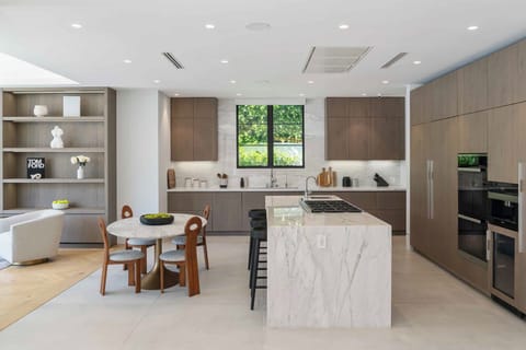 Villa Mandarin by LuxJB: LA's finest mansion with state-of-the-art amenities.