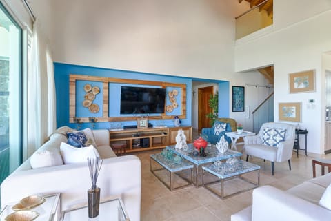 Spectacular Beachfront Penthouse w\/ Private Jacuzzi at Cap Cana Appartamento in Punta Cana