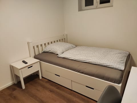 1 bedroom, desk, free WiFi, bed sheets