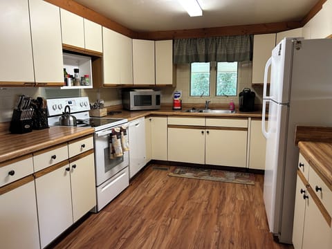 Fully equipped kitchen