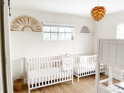 4 bedrooms, desk, iron/ironing board, travel crib