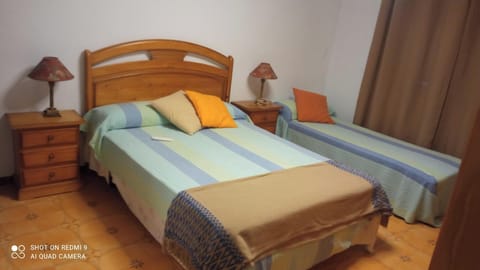 3 bedrooms, iron/ironing board, bed sheets