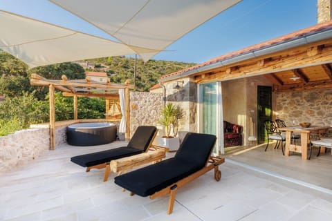 villa Teza terrace with hot tub