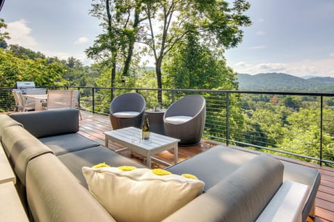 Asheville Vacation Rental | 3BR | 2.5BA | 1,300 Sq Ft | 3 Steps to Enter