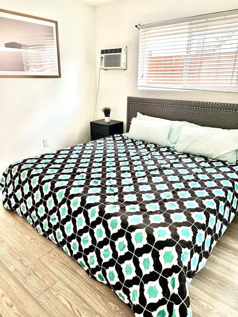 2 bedrooms, bed sheets