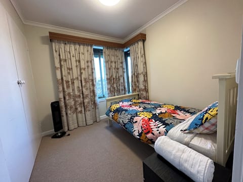 3 bedrooms, desk, free WiFi, bed sheets