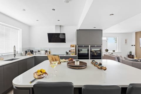 Fresh Escapes - Greenacre - Teignmouth - hot Tub - Sleeps 10