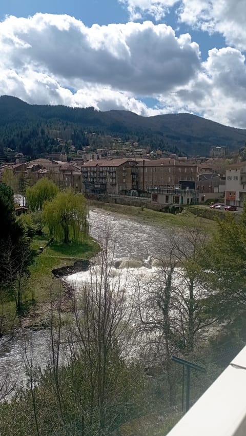 Maison Rénovée 7 Couchages rue Piétonne Centre du Cheylard House in Provence-Alpes-Côte d'Azur