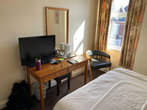 1 bedroom, iron/ironing board, free WiFi