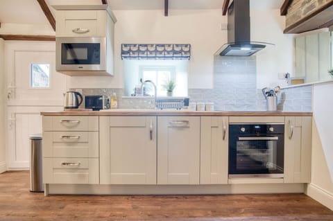 The Lodge - 2 Bedroom Cottage - Princes Gate (16558)