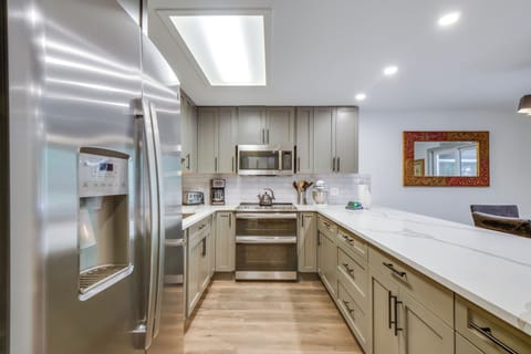 Kitchen | Cooking Basics | Coffee Maker | Trash Bags & Paper Towels Provided