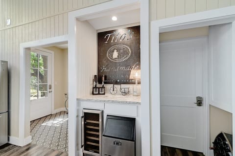 a65b8943-706c-443a-8f6d-78d368353d94