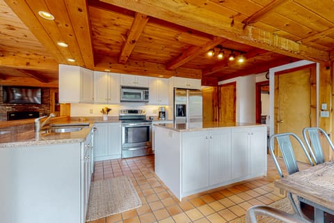 Feather Ridge | House in Winhall with mountain views - close to outdoor rec House in Winhall