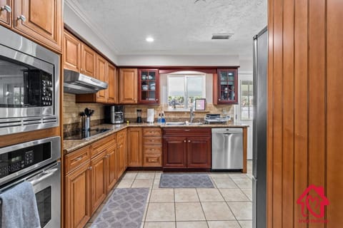 Functional kitchen with high end appliances