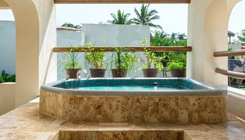 Outdoor spa tub