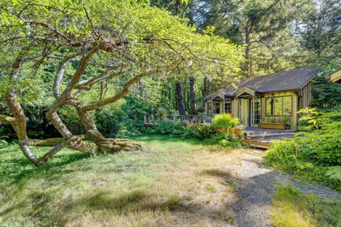 Arch Cape Vacation Rental | 800 Sq Ft | 2BR | 2BA | Stairs Required