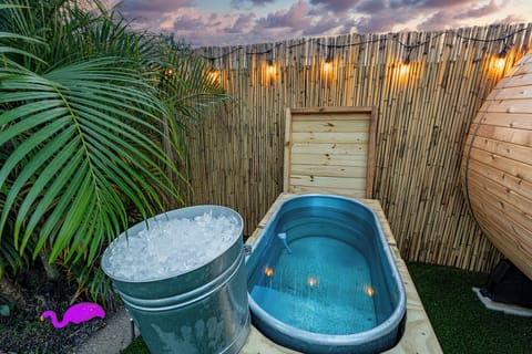 Outdoor spa tub