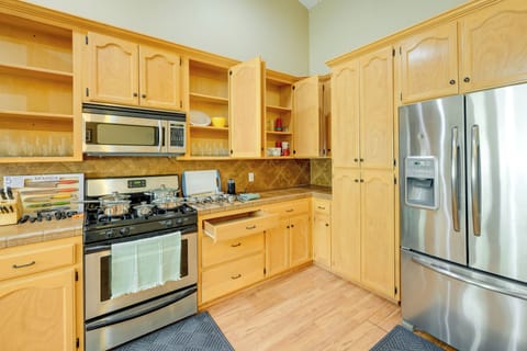 Fridge, microwave, stovetop, cookware/dishes/utensils