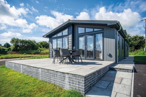 Swanlake Lodge - 3 Bedroom Holiday Home - Penally (16691)