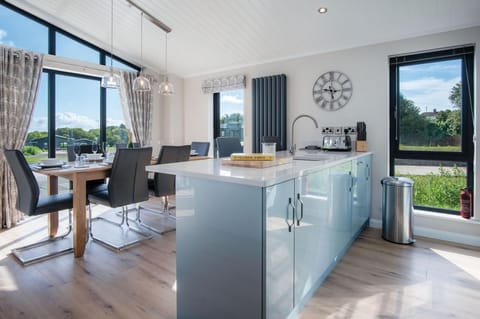 Swanlake Lodge - 3 Bedroom Holiday Home - Penally (16669)