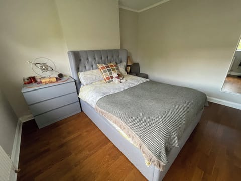 Bedroom /w double bed