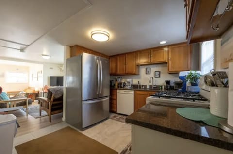 Full kitchen w/newer granite countertops, stove, oven, microwave, & coffee-maker