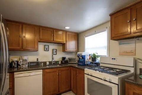 Full kitchen w/newer granite countertops, stove, oven, microwave, coffee-maker