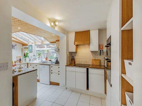 Kitchen | Oak Villa, Drybrook