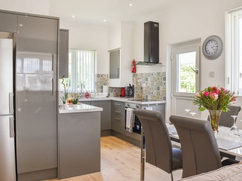 Kitchen | Waun Bungalow, Llanelli