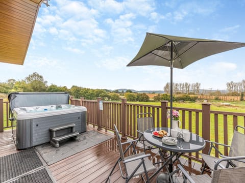 Hot tub | Billy Goat Lodge - Chadwick Bank Holiday Lodges, Chadwick, near Worcester