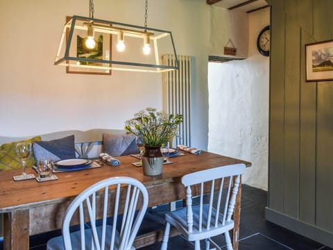 Living room/dining room | Sunnyside Cottage, Tremadog, near Porthmadog