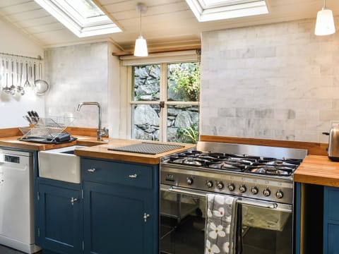 Kitchen | Sunnyside Cottage, Tremadog, near Porthmadog