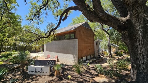 Gorgeous modern guest house