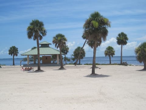 Beach nearby, sun loungers, beach towels