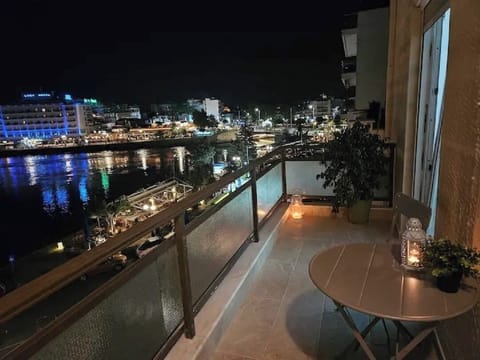 Night view of Chalkidas old bridge .