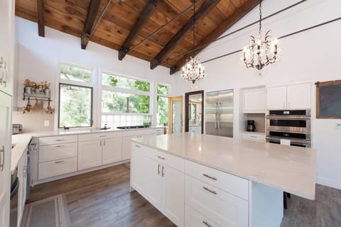Fully Stocked Kitchen