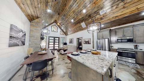 Placid-Pines-Kitchen