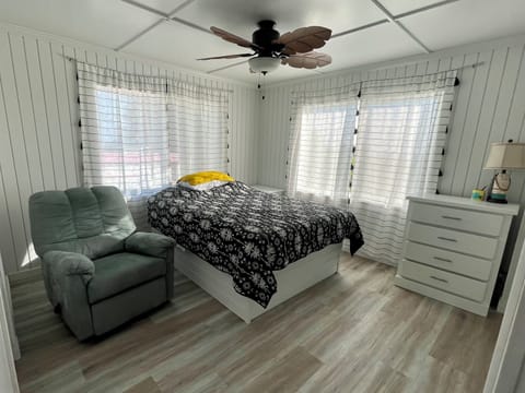 3 bedrooms, bed sheets
