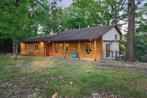 Welcome the Sunny Ridge Hideaway cabin