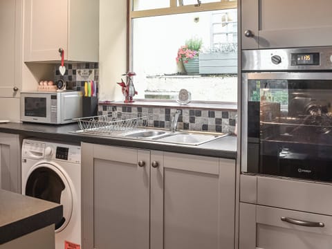 Kitchen | Ty Tarth, Talysarn, near Caernarfon