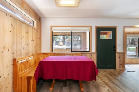 The cozy dining nook with built-in bench seating for five is the perfect to enjoy meals with your group.