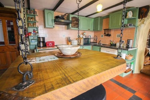 kitchen with hanging table