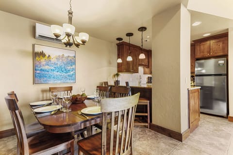 Dining with extra bar stool space