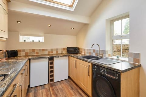 Church View Cottage, Matlock - Host & Stay