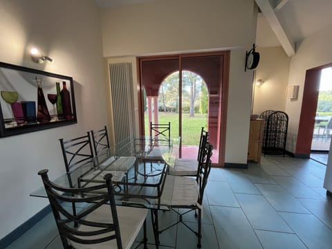 View out to the garden from the kitchen table (2)