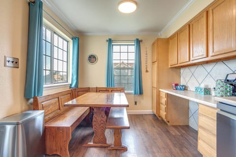 Dining Nook | Main Level