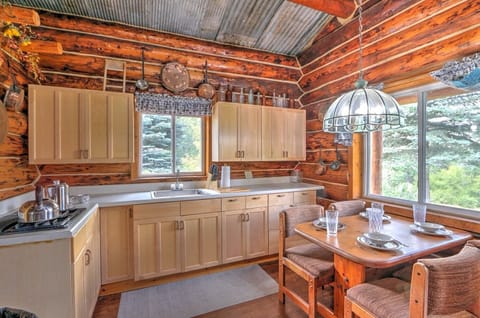Kitchen & Dining Area